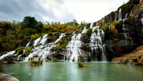 Vietnam_Cliff_Falls