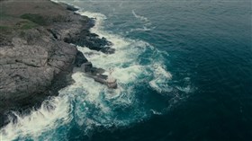 Lighthouse_Crashing_Ocean
