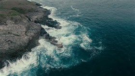 Lighthouse_Crashing_Ocean