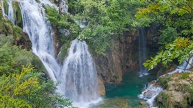 Croatian_Lakes_Middle_Falls