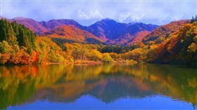 Beautiful_Serene_Mountain_Lake